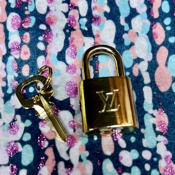 Authentic Louis Vuiitton Brass Lock And Key Set❤️ - Picture 3 of 6